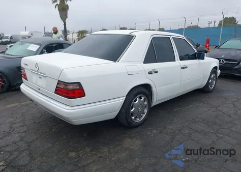 1995 Mercedes-Benz E 320 Base/320 Special z USA, uszkodzony, nr VIN WDBEA32E9SC193150